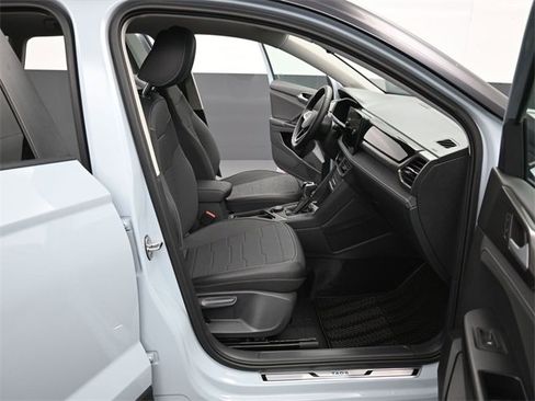 New 2026 Volkswagen Taos SE image 14