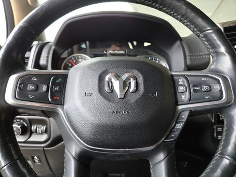 Used 2019 RAM 1500 Laramie image 32