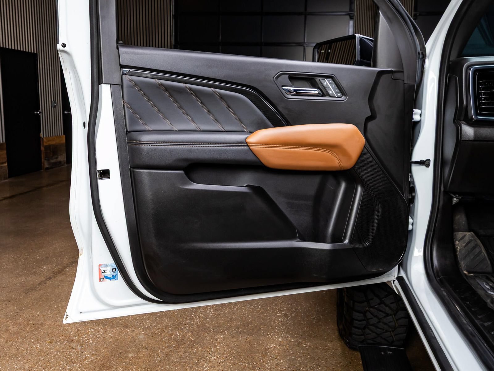 Used 2024 GMC Canyon AT4 w/ AT4 Premium Package AWD/4WD image 34