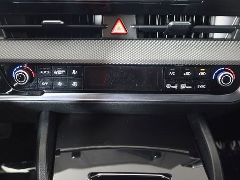 Used 2023 Kia Sportage LX image 40