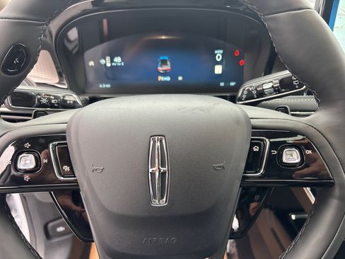 New 2026 Lincoln Corsair Reserve w/ Jet Appearance Package FWD image 16