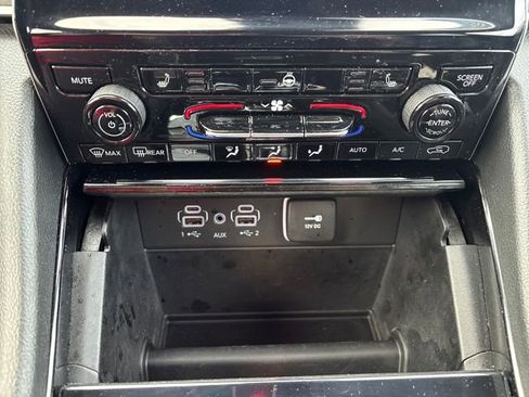 Used 2023 Jeep Grand Cherokee L Limited w/ Black Appearance Package image 16