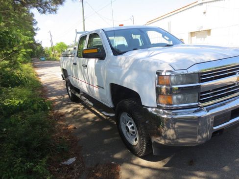 Used 2015 Chevrolet Silverado 2500 W/T RWD image 2