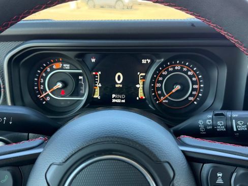 Used 2025 Jeep Wrangler Unlimited Rubicon AWD/4WD image 36