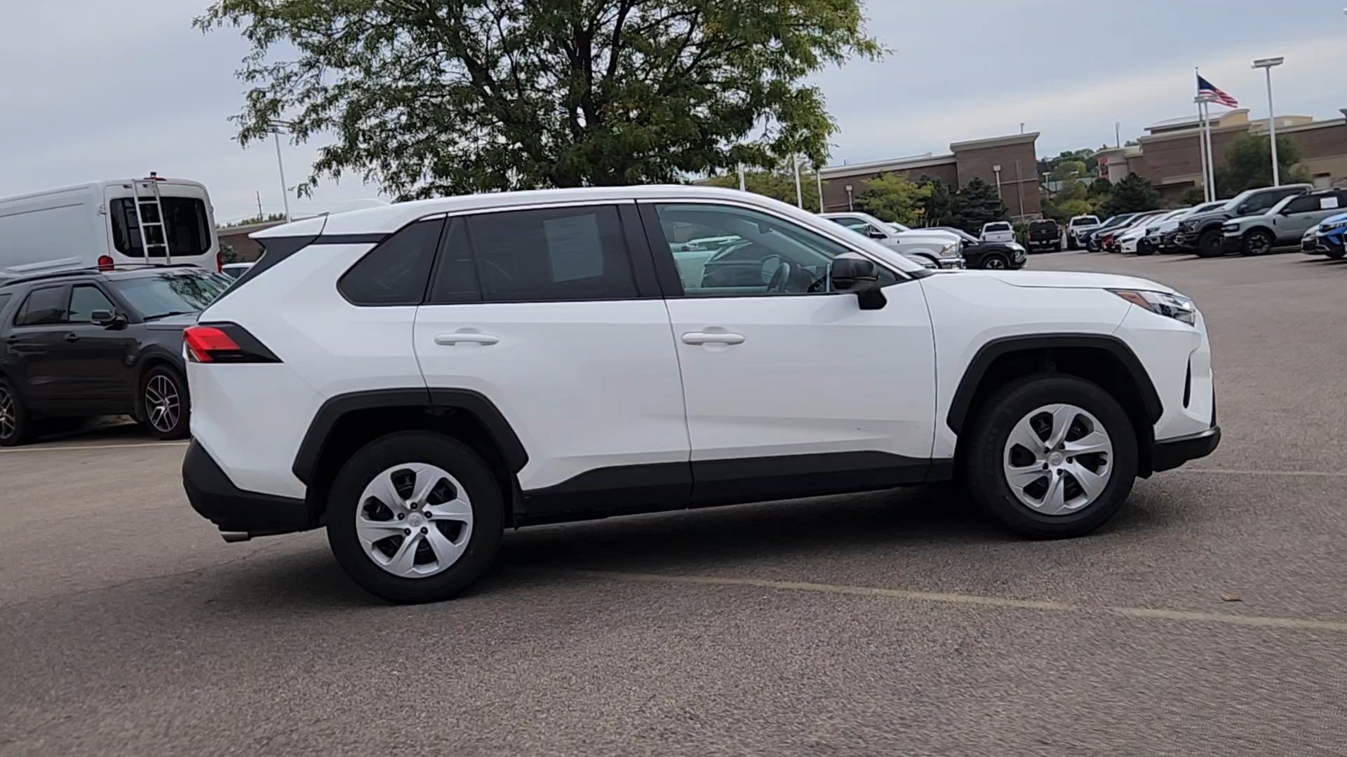 Used 2025 Toyota RAV4 LE AWD/4WD image 12