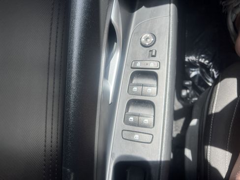 Used 2023 Hyundai Elantra SEL FWD image 16