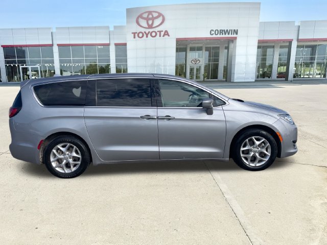 Used 2019 Chrysler Pacifica Touring Plus w/ Tire & Wheel Group FWD image 6