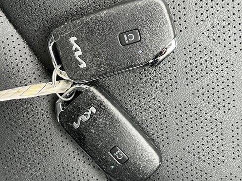 Used 2025 Kia Seltos EX w/ EX Sunroof Package image 19