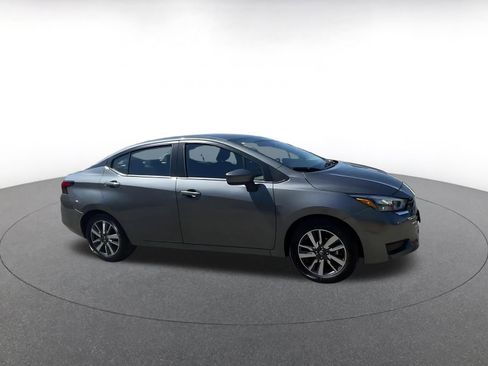 Used 2025 Nissan Versa SV image 2