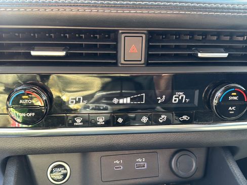 Used 2023 Nissan Rogue SV FWD image 17
