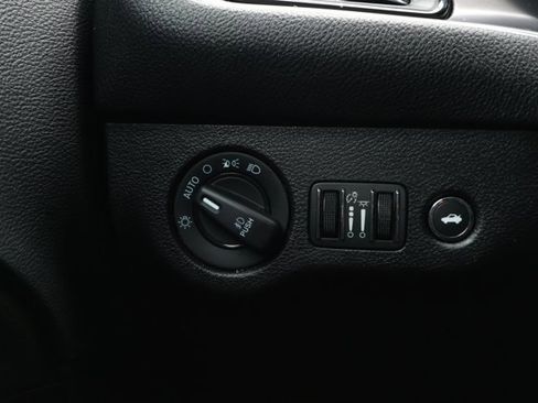 Used 2019 Dodge Challenger SXT w/ Blacktop Package image 15