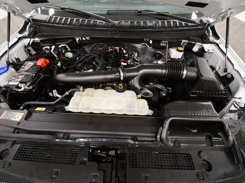 Used 2024 Ford Expedition XLT image 12