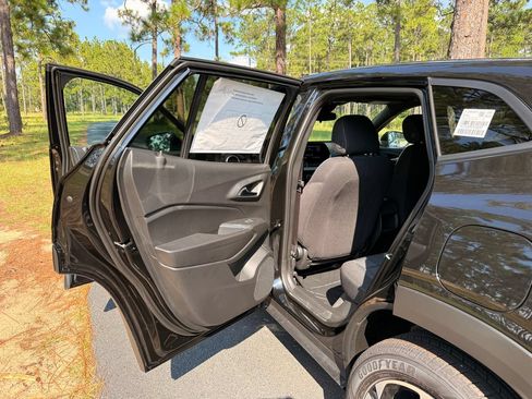 New 2026 Chevrolet Trax RS w/ Driver Confidence Package FWD image 24