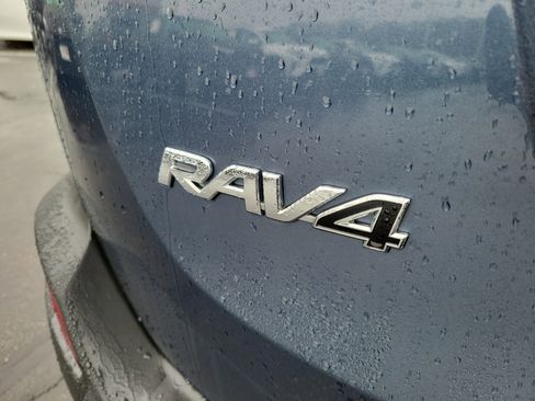 Used 2013 Toyota RAV4 XLE image 8