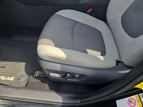 Used 2019 Toyota RAV4 XLE w/ Convenience Package FWD image 17