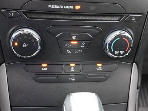 Used 2017 Ford Edge SE FWD image 20