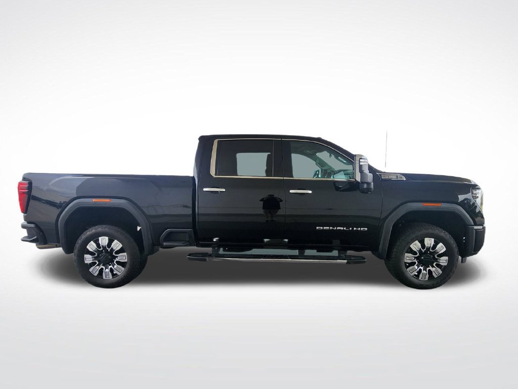 Used 2024 GMC Sierra 2500 Denali AWD/4WD image 2