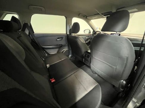 Used 2023 Nissan Rogue SV FWD image 12