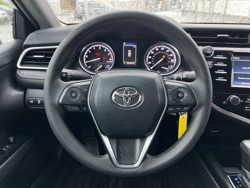 Used 2018 Toyota Camry LE image 19
