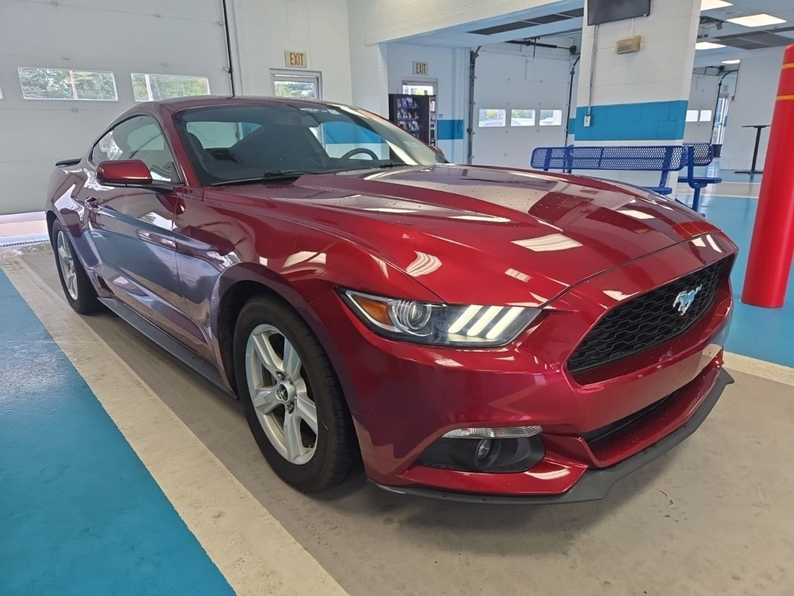 Used 2017 Ford Mustang Coupe RWD image 3