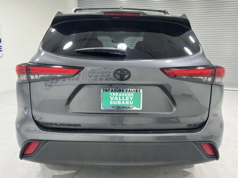 Used 2023 Toyota Highlander XLE image 7