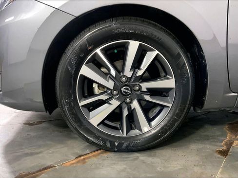 Used 2025 Nissan Versa SV FWD image 9