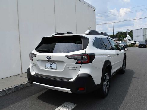 Used 2023 Subaru Outback Touring AWD/4WD image 5