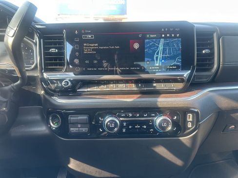 Used 2025 GMC Sierra 1500 SLT image 23