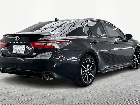 Used 2021 Toyota Camry SE image 2