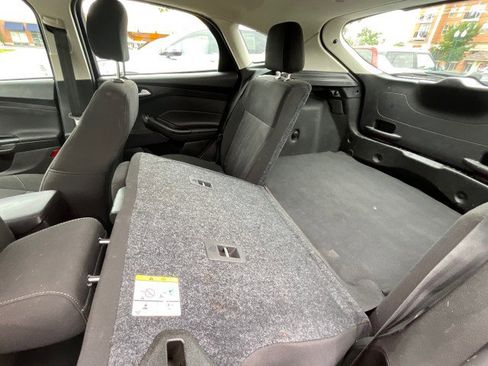 Used 2015 Ford Focus SE FWD image 26