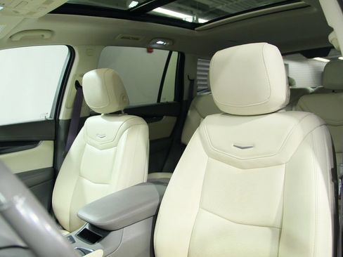 Used 2022 Cadillac XT6 Premium Luxury w/ Technology Package AWD/4WD image 6