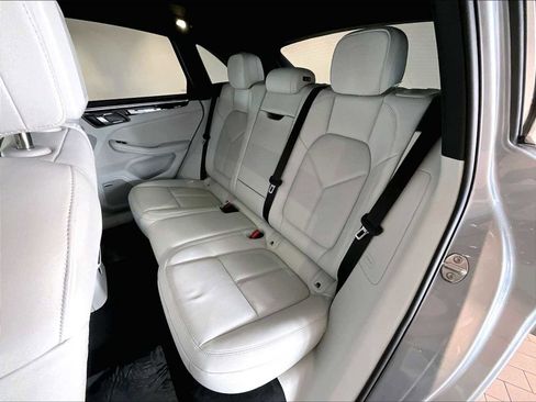 New 2026 Porsche Macan image 28