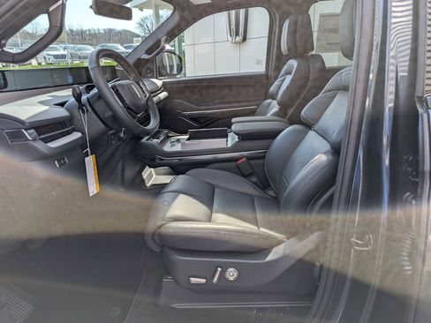 New 2026 Lincoln Navigator Reserve AWD/4WD image 4