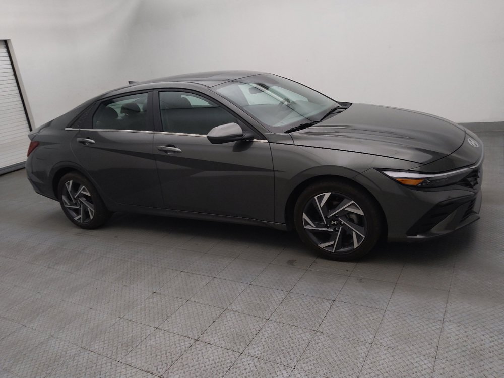Used 2025 Hyundai Elantra SEL FWD image 11