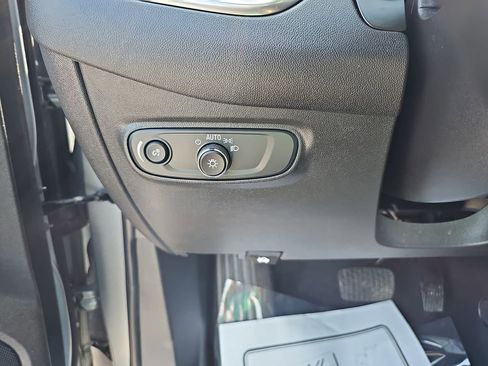 Used 2024 Chevrolet Equinox LT FWD image 30