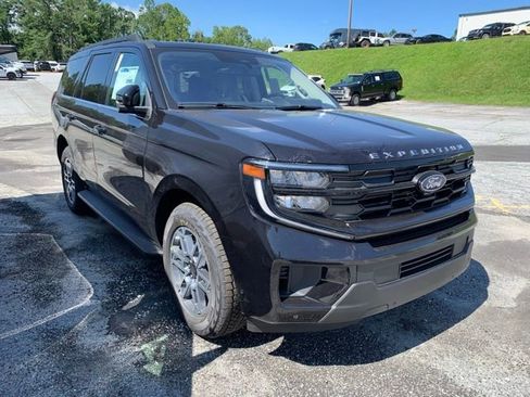 New 2025 Ford Expedition Active image 4