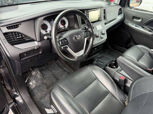 Used 2020 Toyota Sienna SE image 13