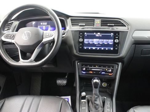 Used 2022 Volkswagen Tiguan SE FWD image 9