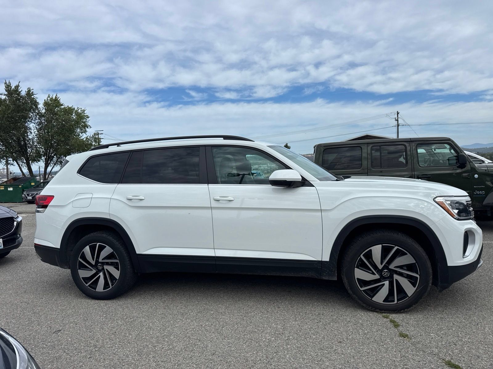 Used 2025 Volkswagen Atlas SE AWD/4WD image 5