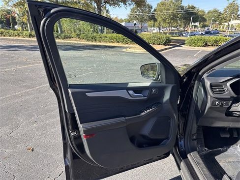 Used 2023 Ford Escape Platinum image 24