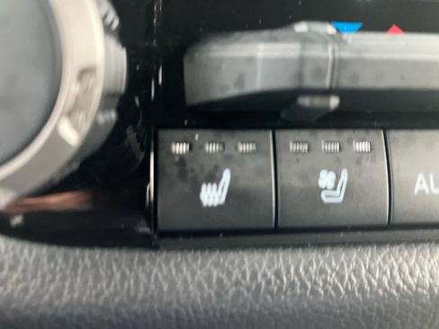 Used 2025 Toyota Sequoia Limited image 30