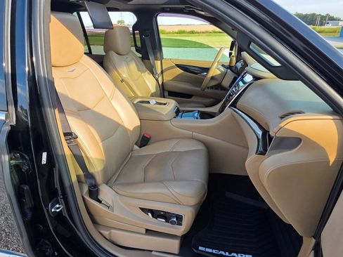Used 2019 Cadillac Escalade Platinum AWD/4WD image 10