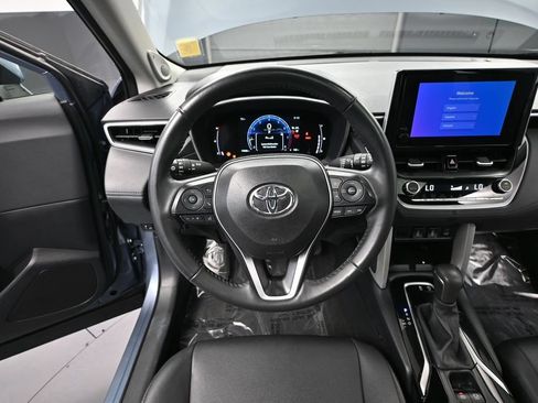 Used 2024 Toyota Corolla Cross XLE w/ Convenience Package AWD/4WD image 25