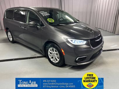 Used 2023 Chrysler Pacifica Touring-L