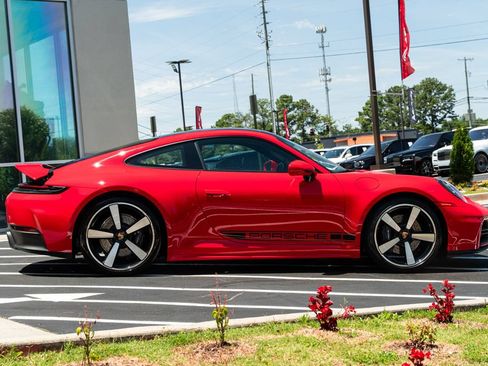 Used 2025 Porsche 911 Carrera RWD image 12