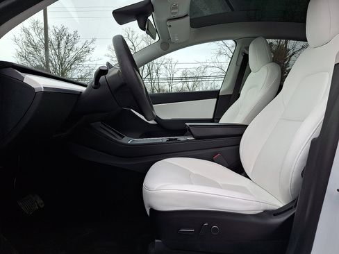 Used 2022 Tesla Model Y Long Range AWD/4WD image 13
