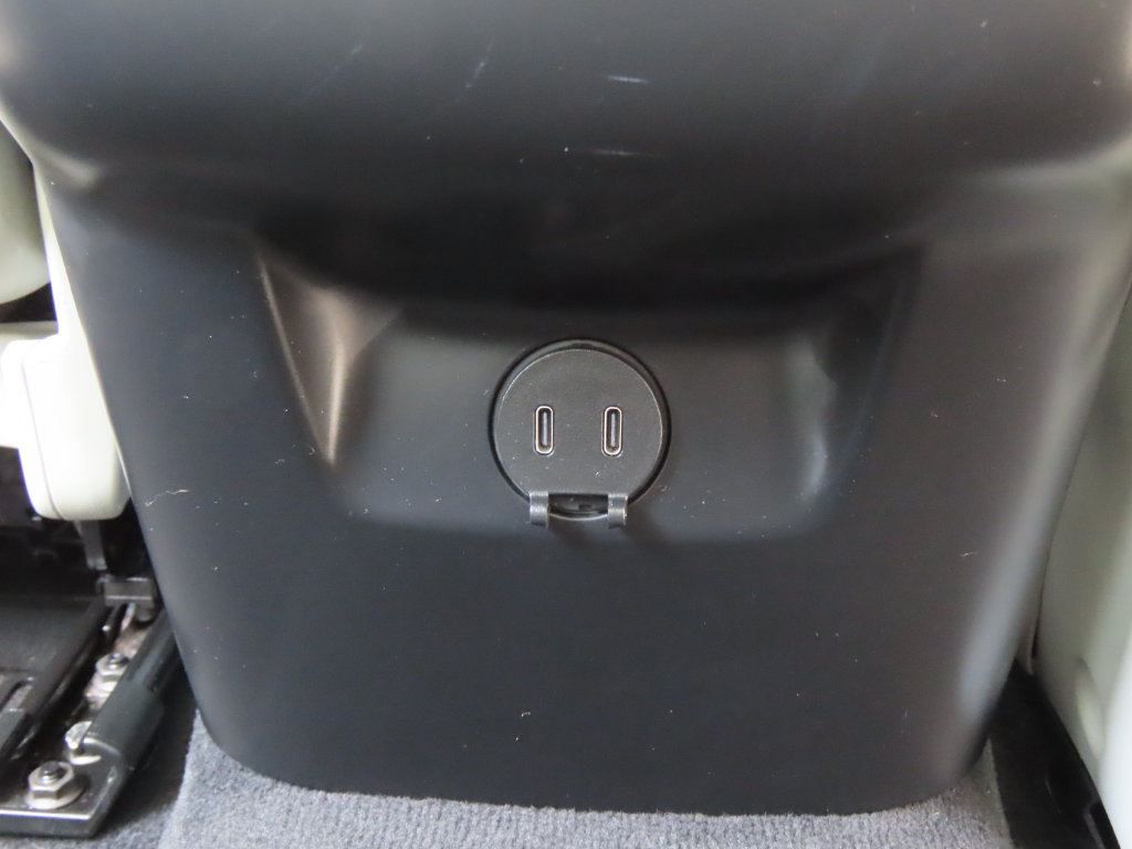 Used 2022 Volvo XC60 B5 Momentum AWD/4WD image 31