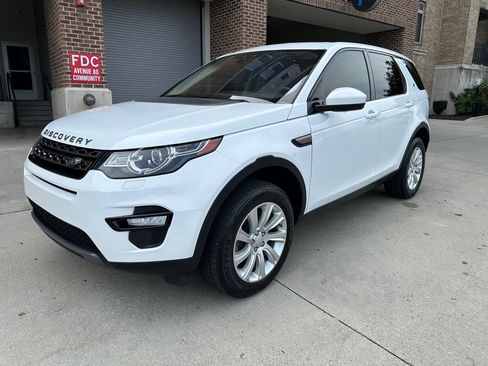 Used 2019 Land Rover Discovery Sport SE image 3