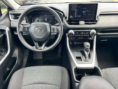 Used 2025 Toyota RAV4 XLE AWD/4WD image 13