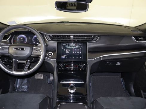 Used 2023 Jeep Grand Cherokee Altitude image 14